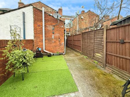 2 bedroom Terraced House for sale in Etherington Street, Gainsborough, DN21