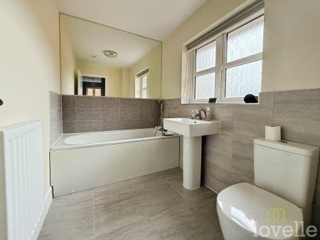 3 bedroom Detached house for sale in Brewster Road, Gainsborough, DN21