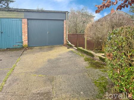 3 bedroom Semi-detached house for sale in Northolme, Gainsborough, DN21