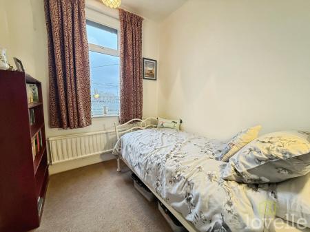 3 bedroom Semi-detached house for sale in Northolme, Gainsborough, DN21
