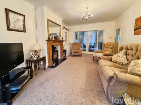 3 bedroom Semi-detached house for sale in Northolme, Gainsborough, DN21