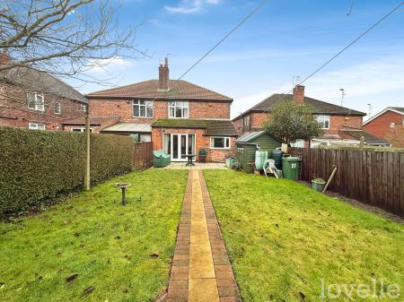 3 bedroom Semi-detached house for sale in Northolme, Gainsborough, DN21