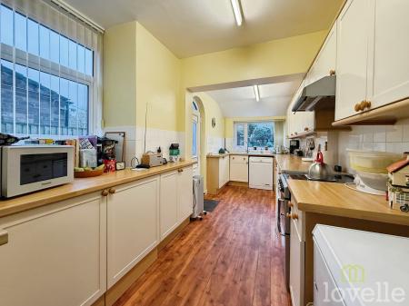 3 bedroom Semi-detached house for sale in Northolme, Gainsborough, DN21