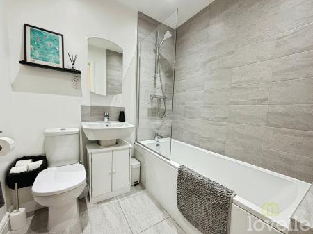 2 bedroom Semi-detached house for sale in Bob Rainsforth Way, Gainsborough, DN21