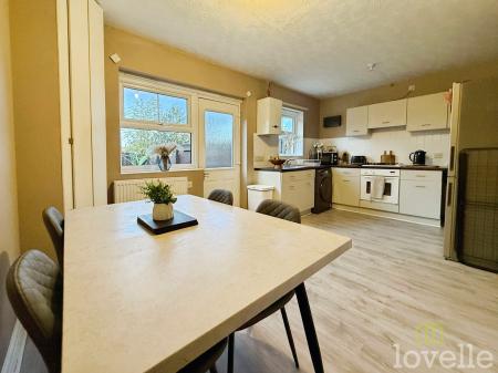 3 bedroom Flat for sale in Rectory Lea, Fillingham, DN21