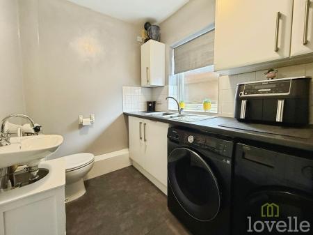 5 bedroom Semi-detached house for sale in Middlefield Lane, Gainsborough, DN21