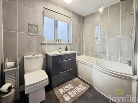 5 bedroom Semi-detached house for sale in Middlefield Lane, Gainsborough, DN21