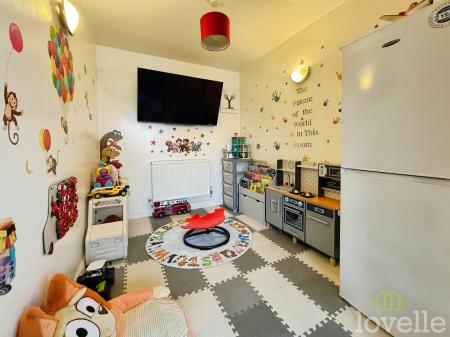 5 bedroom Semi-detached house for sale in Middlefield Lane, Gainsborough, DN21