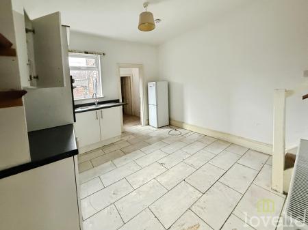 2 bedroom Terraced House for sale in Etherington Street, Gainsborough, DN21