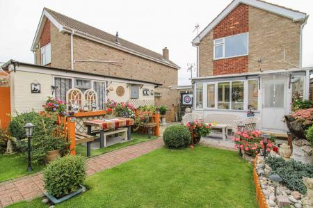 3 bedroom Detached house for sale in Anderby Drive, Willows, Grimsby, DN37