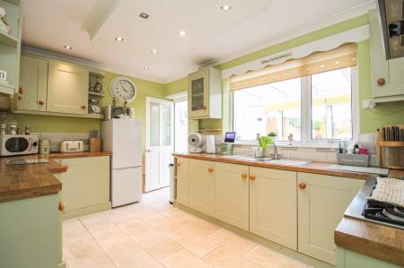 3 bedroom Detached house for sale in Anderby Drive, Willows, Grimsby, DN37