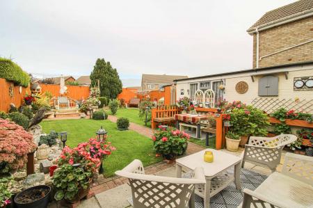 3 bedroom Detached house for sale in Anderby Drive, Willows, Grimsby, DN37