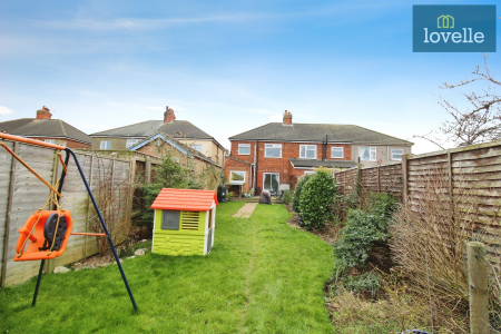 3 bedroom End of terrace house for sale in Brocklesby Road, Grimsby, DN34