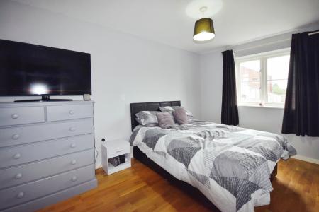 2 bedroom Flat for sale in Canal Close, Louth, LN11