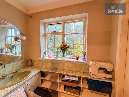 5 bedroom Detached house for sale in Carlton Road, Manby, LN11