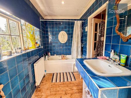 5 bedroom Detached house for sale in Carlton Road, Manby, LN11