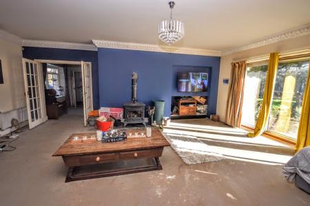 5 bedroom Detached house for sale in Carlton Road, Manby, LN11