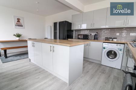 3 bedroom Detached house for sale in Carr Lane, Grimsby, DN32