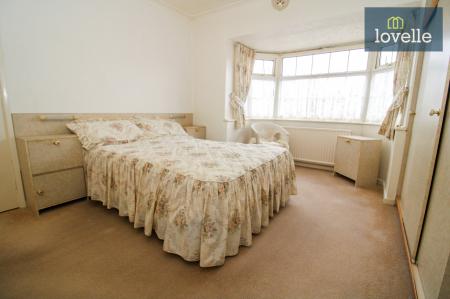 3 bedroom Semi-detached house for sale in Cartledge Avenue, Grimsby, DN32