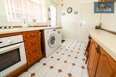 3 bedroom Semi-detached house for sale in Cartledge Avenue, Grimsby, DN32