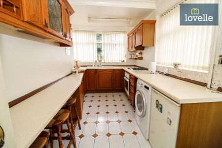 3 bedroom Semi-detached house for sale in Cartledge Avenue, Grimsby, DN32