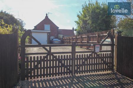 4 bedroom Detached house for sale in Chapel Lane, Manby, LN11