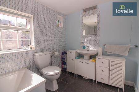 4 bedroom Detached house for sale in Chapel Lane, Manby, LN11