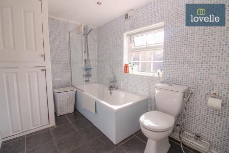 4 bedroom Detached house for sale in Chapel Lane, Manby, LN11