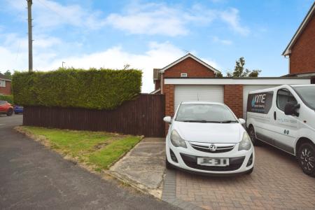 3 bedroom Semi-detached house for sale in Chatsworth Drive, Louth, LN11