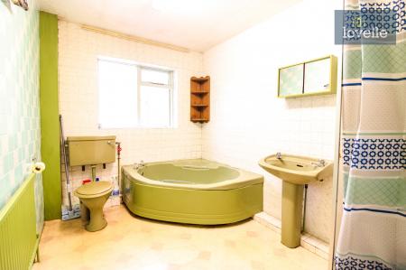 3 bedroom Detached bungalow for sale in Church End, North Somercotes, LN11