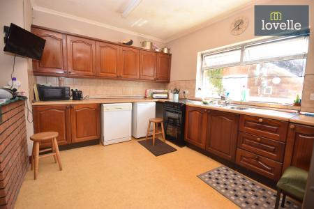 4 bedroom Semi-detached house for sale in Church Lane, Utterby, LN11
