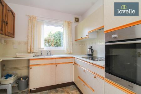 1 bedroom Bungalow for sale in Clare Court, Grimsby, DN34