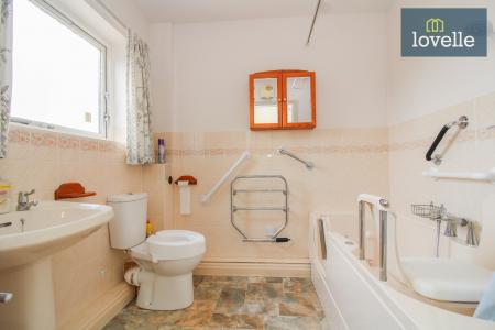 1 bedroom Bungalow for sale in Clare Court, Grimsby, DN34