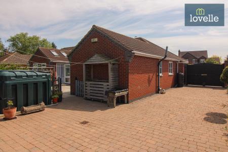 4 bedroom Detached bungalow for sale in Conisholme Road, North Somercotes, LN11