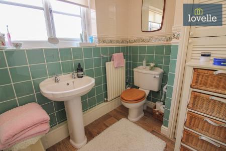 4 bedroom Detached bungalow for sale in Conisholme Road, North Somercotes, LN11