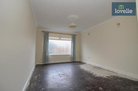 3 bedroom Semi-detached bungalow for sale in Coniston Avenue, Grimsby, DN33