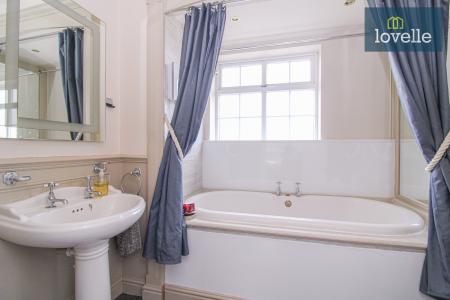 6 bedroom Detached house for sale in Cooper Lane, Grimsby, DN37