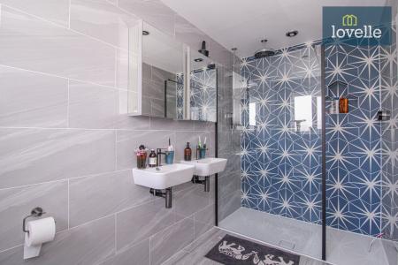 6 bedroom Detached house for sale in Cooper Lane, Grimsby, DN37