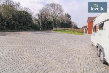 6 bedroom Detached house for sale in Cooper Lane, Grimsby, DN37