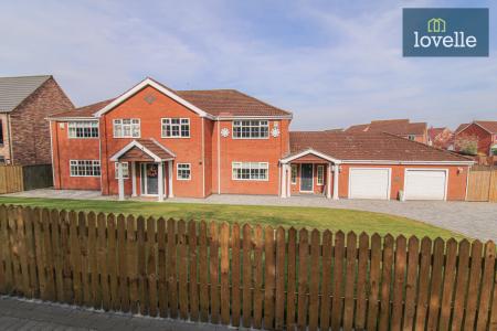 6 bedroom Detached house for sale in Cooper Lane, Grimsby, DN37