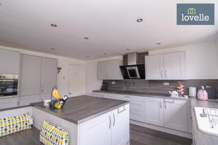 6 bedroom Detached house for sale in Cooper Lane, Grimsby, DN37