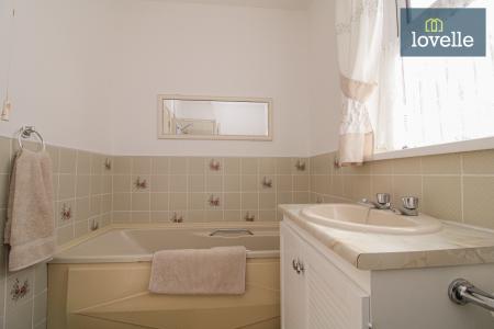 3 bedroom Semi-detached bungalow for sale in Fairway, Waltham, DN37