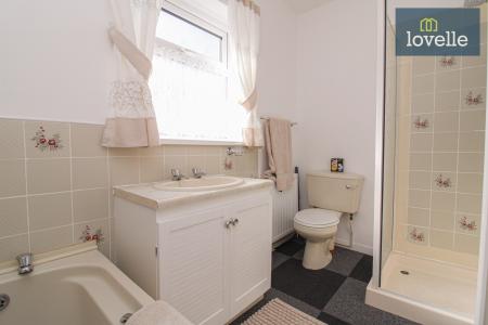 3 bedroom Semi-detached bungalow for sale in Fairway, Waltham, DN37