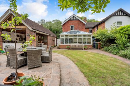 5 bedroom Semi-detached house for sale in Fords Avenue, Healing, DN41