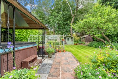 5 bedroom Semi-detached house for sale in Fords Avenue, Healing, DN41