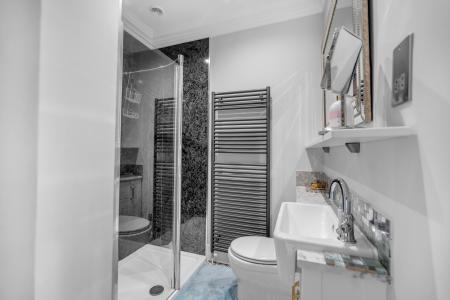 5 bedroom Semi-detached house for sale in Fords Avenue, Healing, DN41