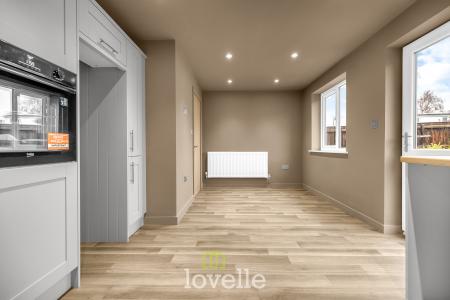 2 bedroom Detached bungalow for sale in Grainsby Avenue, Holton-le-Clay, DN36