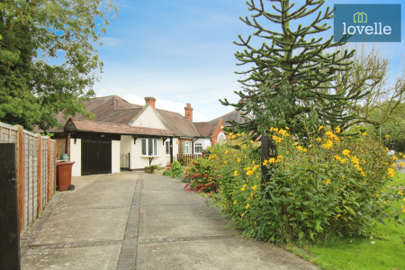 3 bedroom Semi-detached bungalow for sale in Healing Road, Stallingborough, DN41
