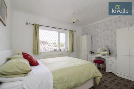 3 bedroom Semi-detached bungalow for sale in Healing Road, Stallingborough, DN41