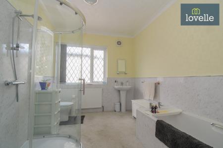 3 bedroom Semi-detached bungalow for sale in Healing Road, Stallingborough, DN41